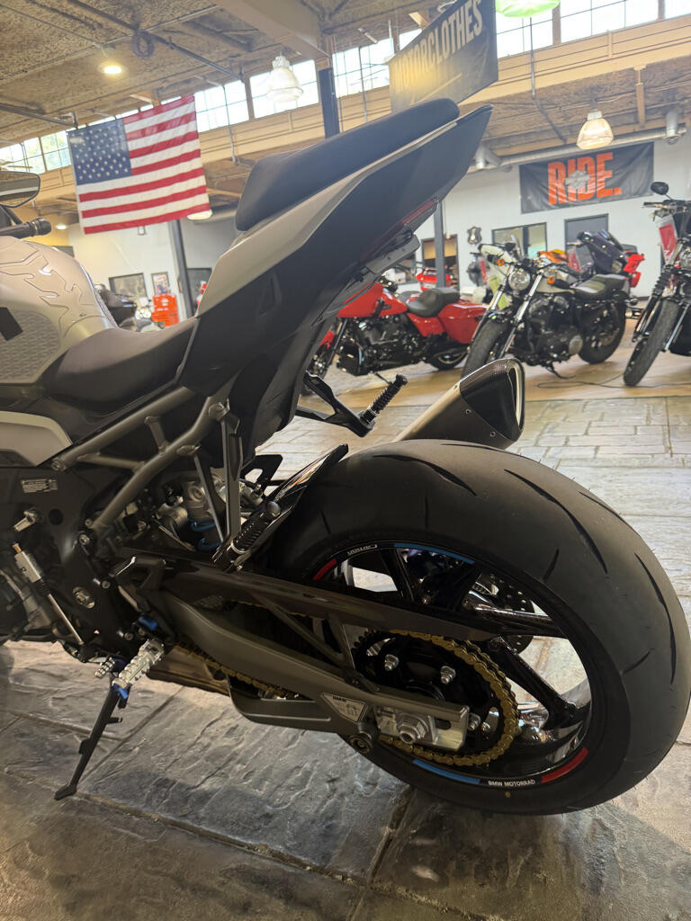 2026 BMW M 1000 R White Aluminum Matte | Carbon Wheels | 460 Miles No Gimmicks, No Hidden Fees, photo 15