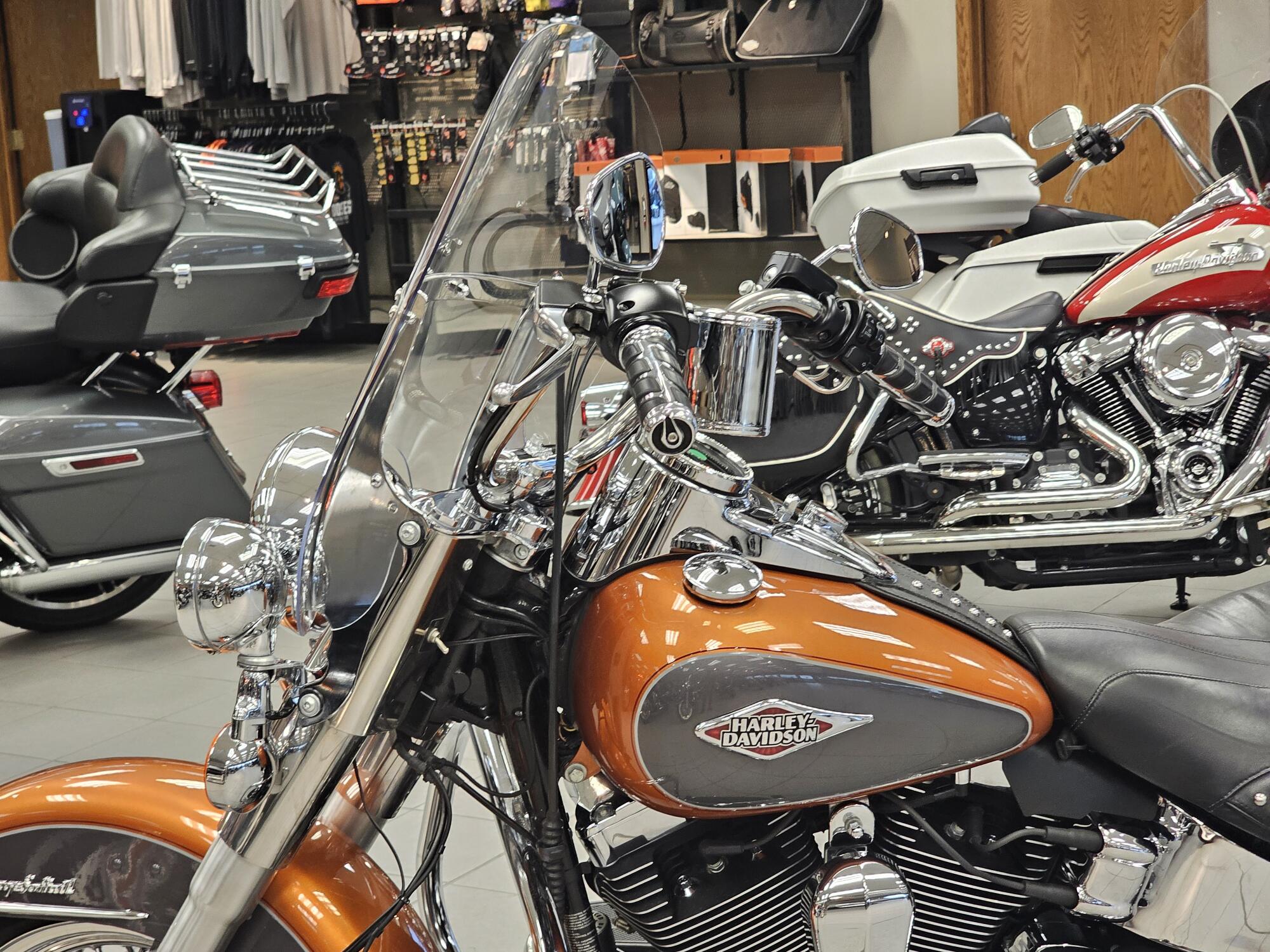 FLSTC 2015 Heritage Softail® Classic, photo 14