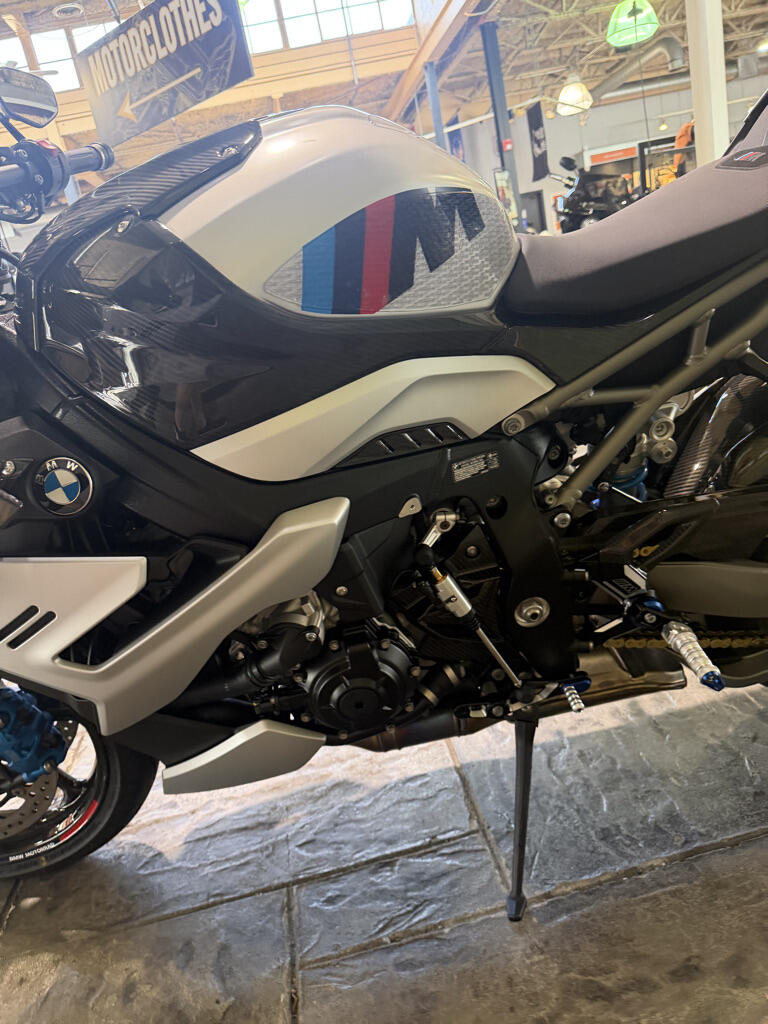 2026 BMW M 1000 R White Aluminum Matte | Carbon Wheels | 460 Miles No Gimmicks, No Hidden Fees, photo 13