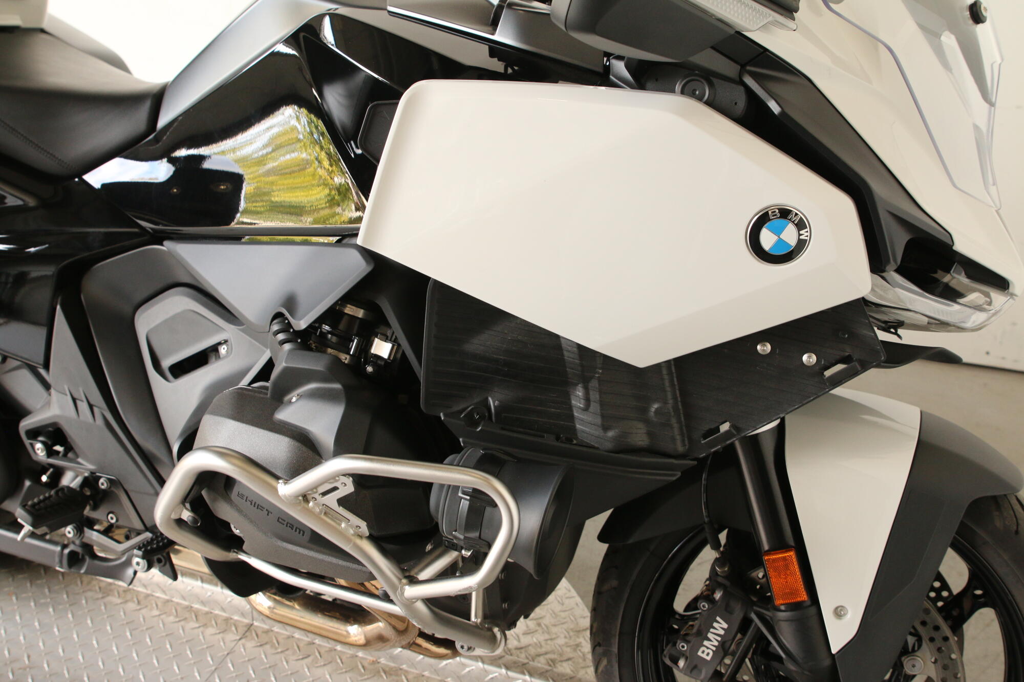 2026 R1300RT-P, photo 17