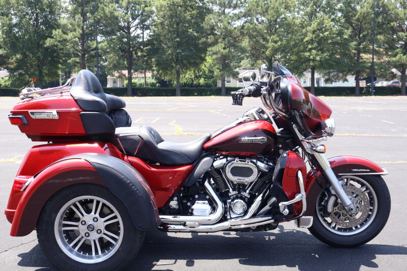 2018 Harley-Davidson® Tri Glide® Ultra Wicked Red/Twisted Cherry