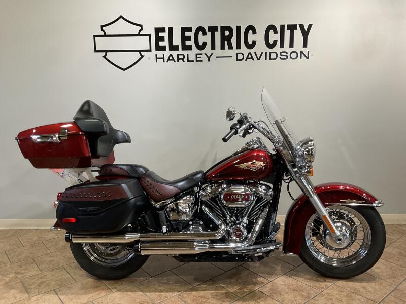 2023 Harley-Davidson® FLHCSANV Heritage Classic Heirloom Red Fade