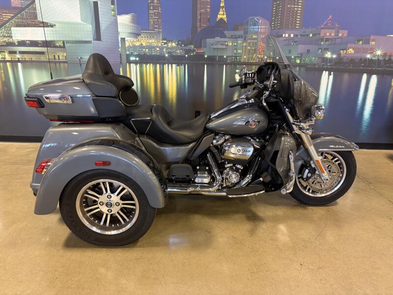 2022 Harley-Davidson® Tri Glide® Ultra FLHTCUTG
