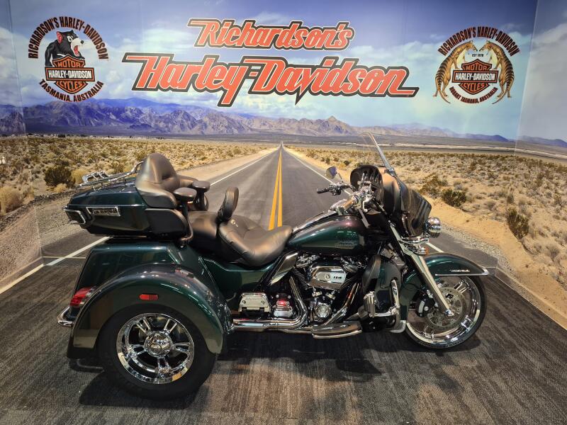 2021 Harley-Davidson® Tri Glide® Ultra Snake Venom