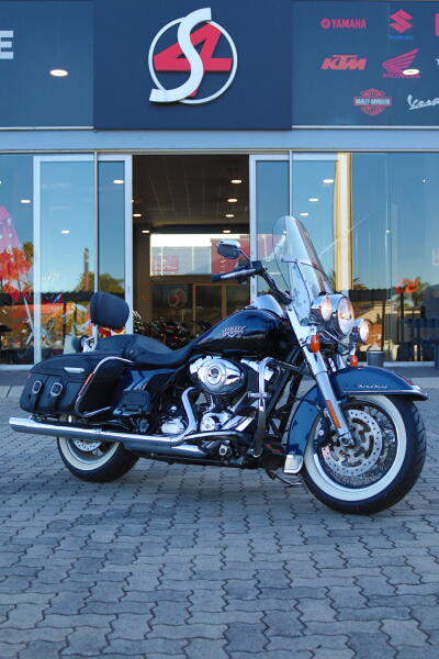 2012 Harley-Davidson® Road King® Classic Big Blue Pearl/Vivid Black