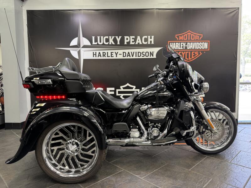 2021 Harley-Davidson® Tri Glide® Ultra Vivid Black