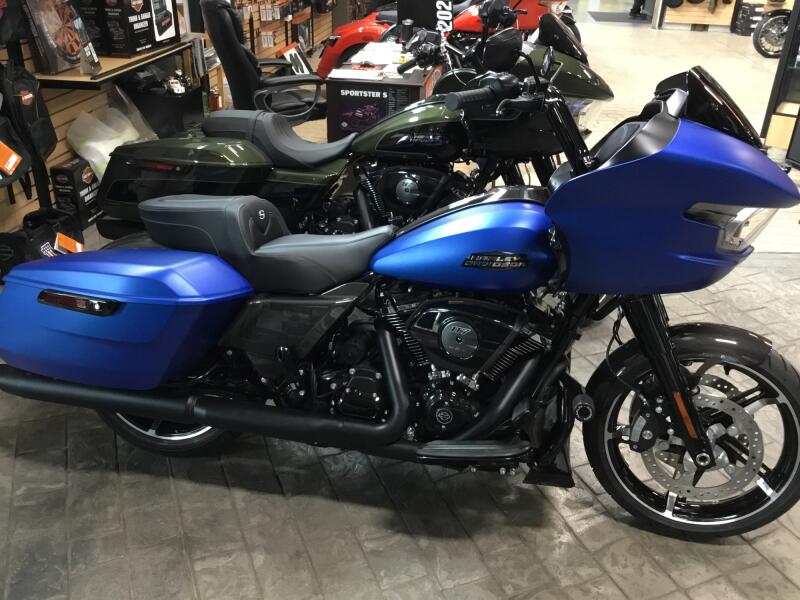 2026 Harley-Davidson® Road Glide® Aurora Blue Denim - Black