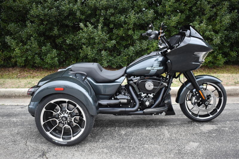 2026 Harley-Davidson® Road Glide 3 Iron Horse Metallic