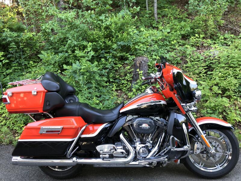 2012 Harley-Davidson® CVO™ Ultra Classic® Electra Glide® Electric Orange & Black Diamond with Big Ci