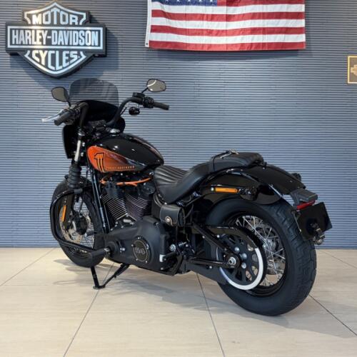2021 Harley-Davidson® Street Bob® 114 Vivid Black thumb 0