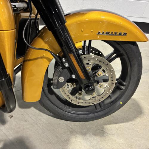 2023 Harley-Davidson® Ultra Limited Prospect Gold/Vivid Black FLHTK thumb 2
