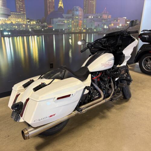 2024 Harley-Davidson® CVO™ Road Glide® ST FLTRXSTSE thumb 0