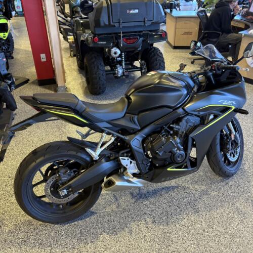 2026 Honda CBR650R E-Clutch thumb 1