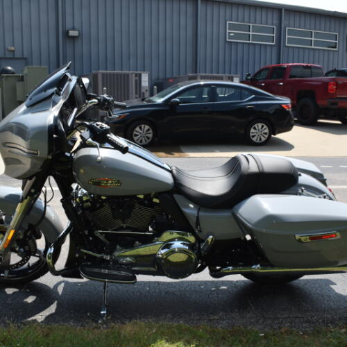 2025 Harley-Davidson® Street Glide™ thumb 0