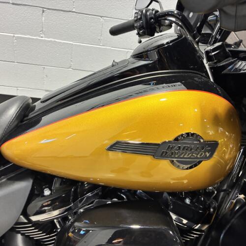 2023 Harley-Davidson® Ultra Limited Prospect Gold/Vivid Black FLHTK thumb 3