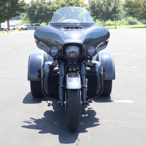 2025 Harley-Davidson® Tri Glide® Ultra Iron Horse Metallic / Vivid Black - Black Finish thumb 1