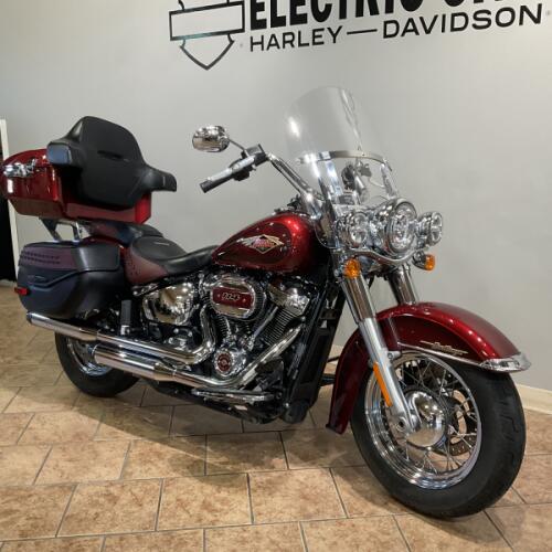 2023 Harley-Davidson® FLHCSANV Heritage Classic Heirloom Red Fade thumb 2