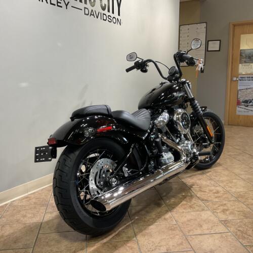 2026 Harley-Davidson® FXBB Street Bob® Vivid Black  thumb 0