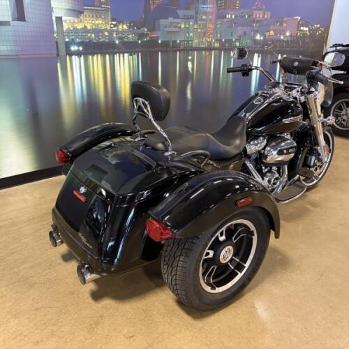 2021 Harley-Davidson® Freewheeler® FLRT thumb 0