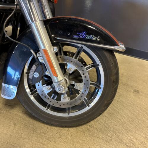 2014 Harley-Davidson® Ultra Limited FLHTK thumb 2