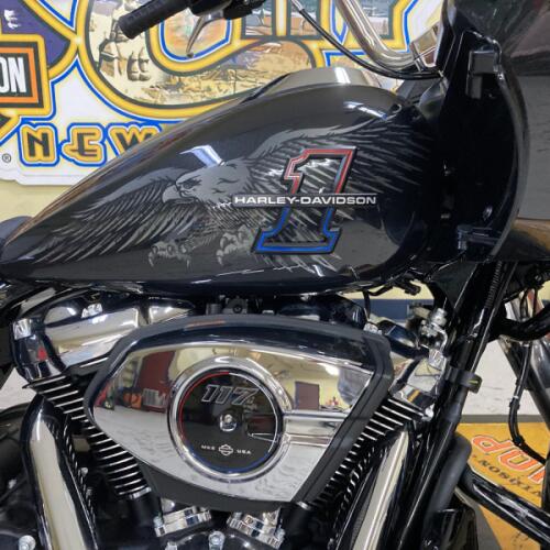 2026 Harley-Davidson® Road Glide® MIDNIGHT EMBER FLTRX thumb 3