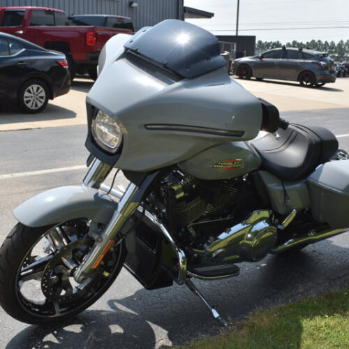 2025 Harley-Davidson® Street Glide™ thumb 1