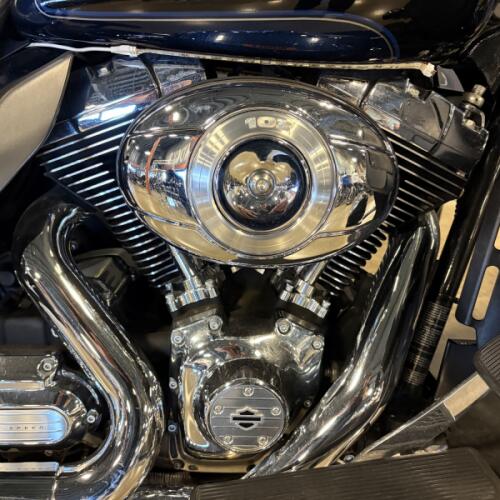 2013 Harley-Davidson® Ultra Classic® Electra Glide® FLHTCU thumb 3