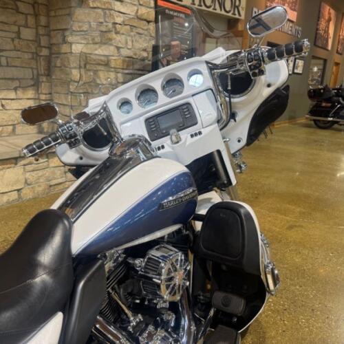 FLHTCUL 2015 Electra Glide® Ultra Classic® Low thumb 2