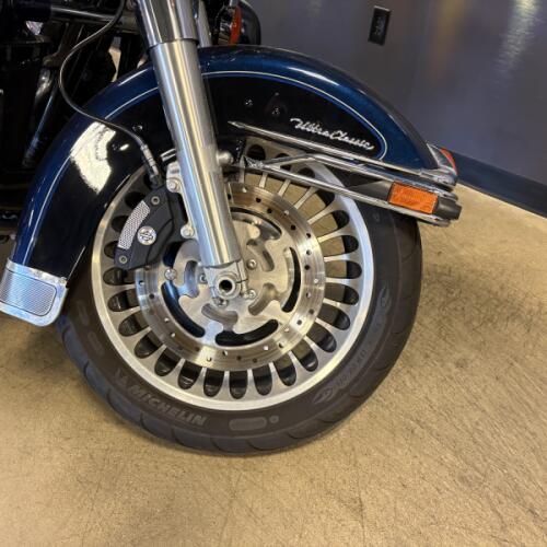 2013 Harley-Davidson® Ultra Classic® Electra Glide® FLHTCU thumb 2
