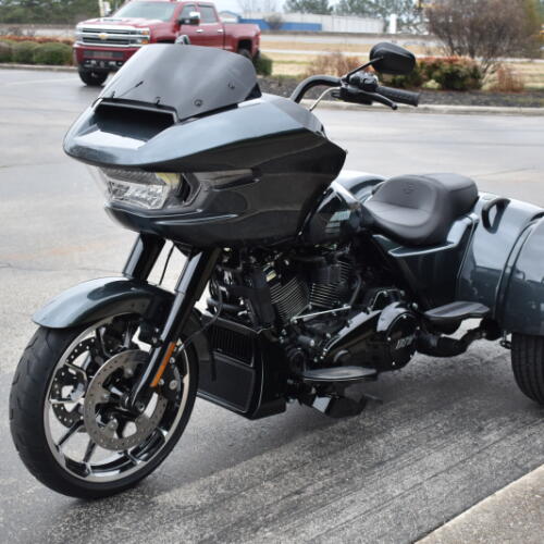 2026 Harley-Davidson® Road Glide 3 Iron Horse Metallic thumb 1