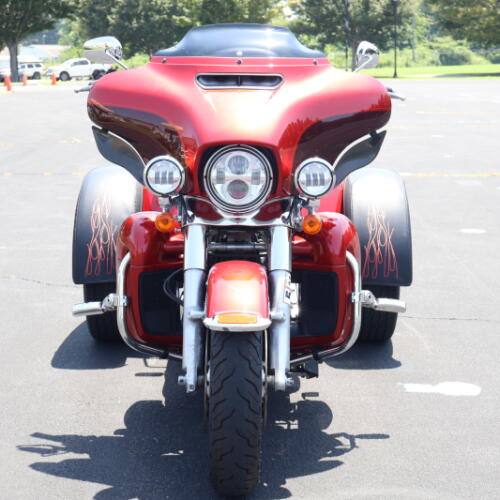 2018 Harley-Davidson® Tri Glide® Ultra Wicked Red/Twisted Cherry thumb 1