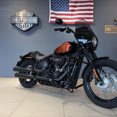 2021 Harley-Davidson® Street Bob® 114 Vivid Black thumb 3