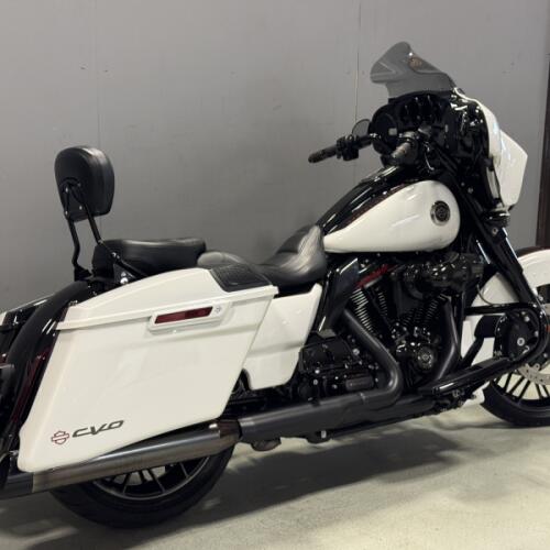 FLHXSE 2021 CVO™ Street Glide® thumb 2