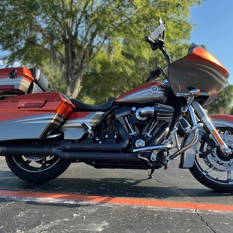 FLTRXSE2 2013 CVO™ Road Glide® Custom thumb 2