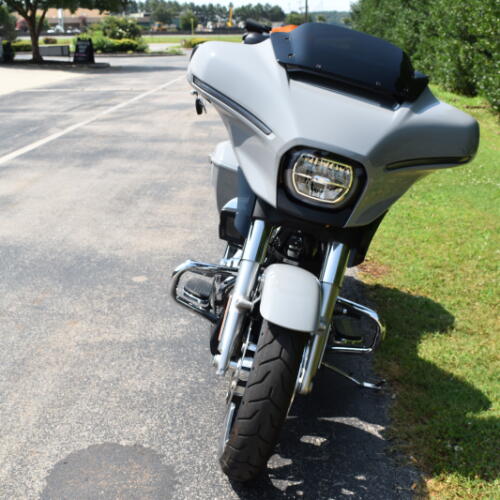2025 Harley-Davidson® Street Glide™ thumb 2