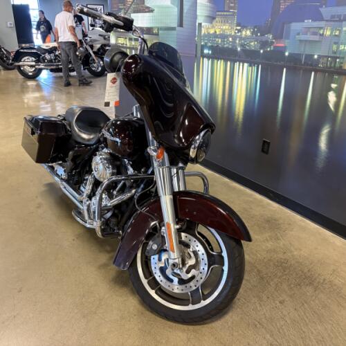 2011 Harley-Davidson® Street Glide® FLHX thumb 1