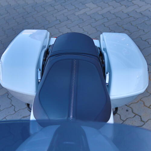 2024 Harley-Davidson® Street Glide® White Onyx Pearl thumb 1