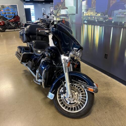 2013 Harley-Davidson® Ultra Classic® Electra Glide® FLHTCU thumb 1