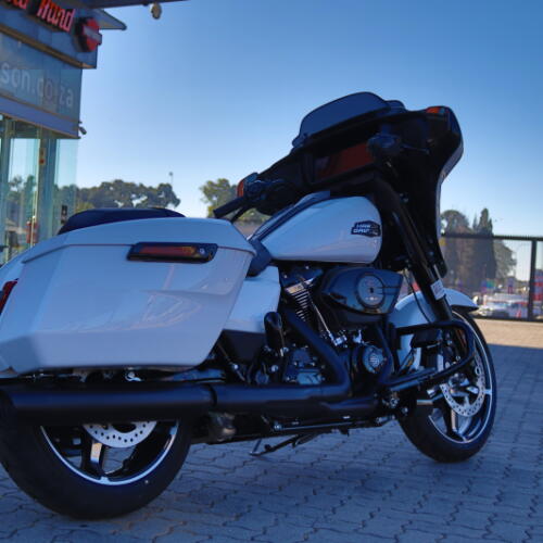 2024 Harley-Davidson® Street Glide® White Onyx Pearl thumb 0