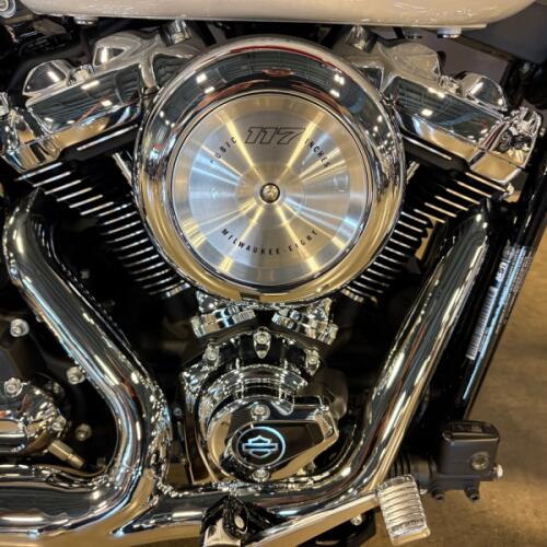 2026 Harley-Davidson® Super Glide® FXD thumb 3