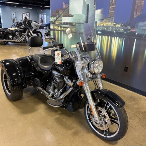 2021 Harley-Davidson® Freewheeler® FLRT thumb 1