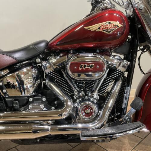 2023 Harley-Davidson® FLHCSANV Heritage Classic Heirloom Red Fade thumb 3