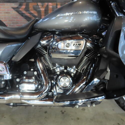 2021 Harley-Davidson® Ultra Limited FLHTK thumb 2