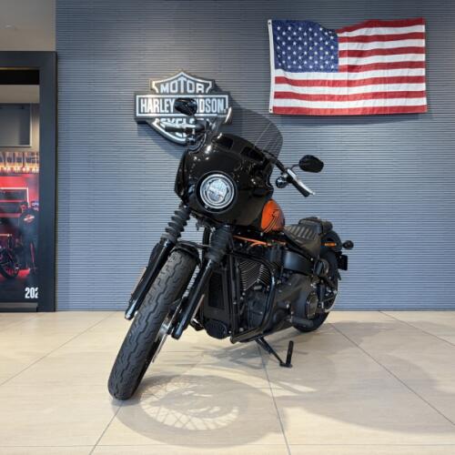 2021 Harley-Davidson® Street Bob® 114 Vivid Black thumb 1
