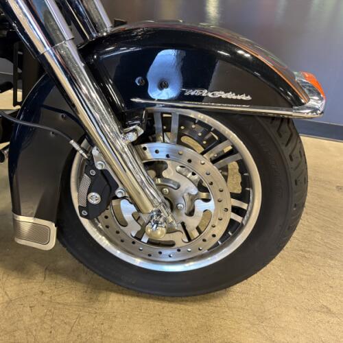 2013 Harley-Davidson® Tri Glide™ Ultra Classic® FLHTCUTG thumb 2