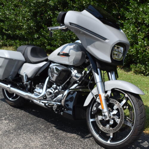 2025 Harley-Davidson® Street Glide™ thumb 3