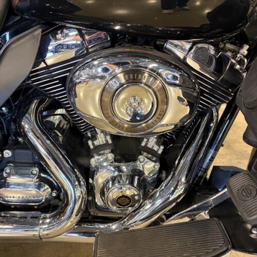 2013 Harley-Davidson® Tri Glide™ Ultra Classic® FLHTCUTG thumb 3