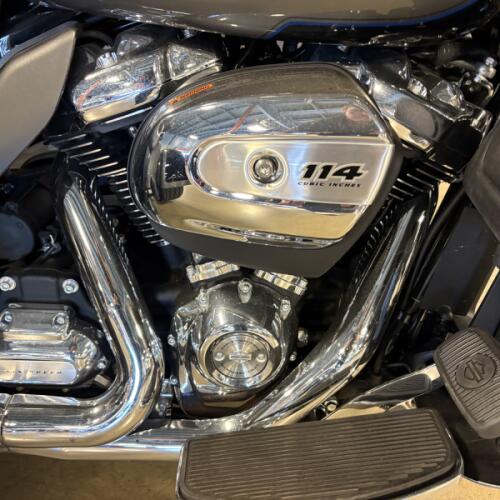 2022 Harley-Davidson® Tri Glide® Ultra FLHTCUTG thumb 3