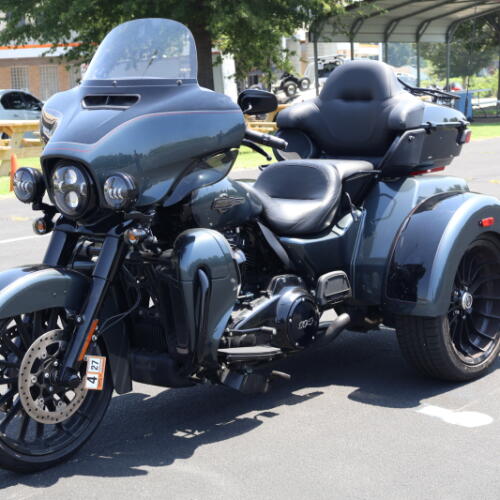 2025 Harley-Davidson® Tri Glide® Ultra Iron Horse Metallic / Vivid Black - Black Finish thumb 0