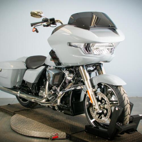 2026 Harley-Davidson® Road Glide™ FLTRX thumb 2